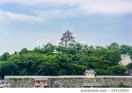 唐津城堡聳立在山上 54410093