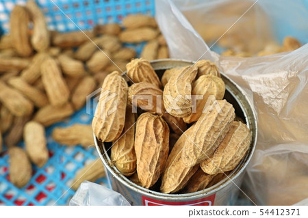 Boiled peanuts at street food 54412371