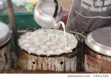 Coconut milk mix sugar and flour 54412580