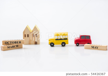 白色背景汽車和房子小雕象,設計,內部,微型世界 白色背景汽車和房子小雕象,設計,內部,微型世界 54416367