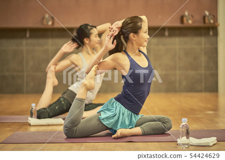 瑜伽女人 54424629