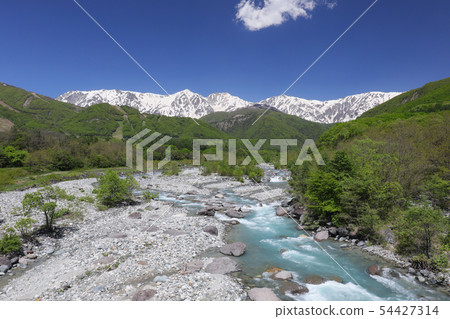從Hakuba Ohashi看到的Hakuba Miyama 從Hakuba Ohashi看到的Hakuba Miyama 54427314
