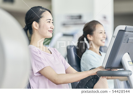 健身房的女人 健身房的女人 54428544