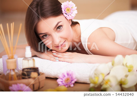 Masseur doing massage on the back of woman in the spa salon. 54432040