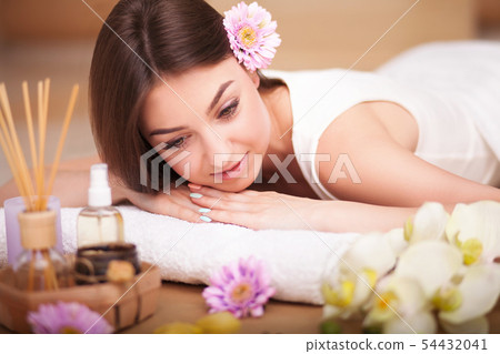 Masseur doing massage on the back of woman in the spa salon. 54432041