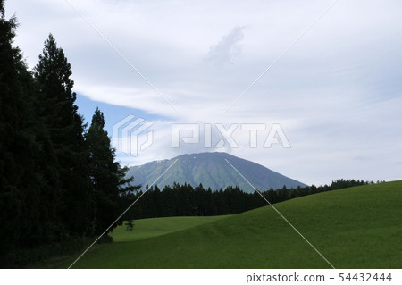 風景照片岩手山和Koiwai農場的牧場岩手縣Ihatobu的Koiwai農場的風景 風景照片岩手山和Koiwai農場的牧場岩手縣Ihatobu的Koiwai農場的風景 54432444