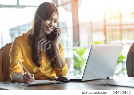 Asian Business Asian woman working with laptop 54433462