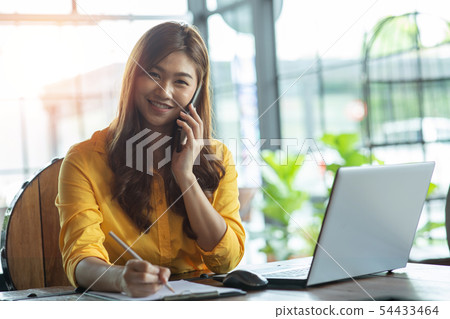 Asian Business Asian woman working with laptop 54433464