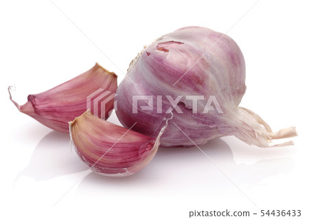 Whole garlic and garlic cloves isolated 54436433