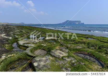 Seongsan Ilchulbong, Gwangjigi Coast, Seogwipo City, Jeju Island Seongsan Ilchulbong, Gwangjigi Coast, Seogwipo City, Jeju Island 54437814