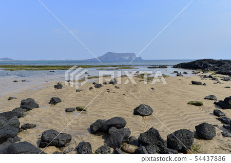Seongsan Ilchulbong, Gwangjigi Coast, Seogwipo City, Jeju Island Seongsan Ilchulbong, Gwangjigi Coast, Seogwipo City, Jeju Island 54437886