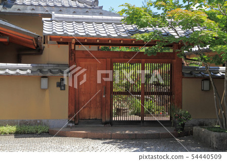 Japanese-style house gate 54440509