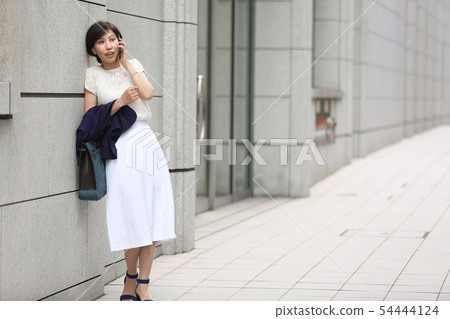 女人打電話 54444124