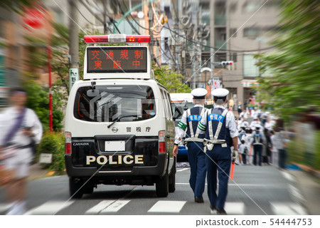 Traffic control of police vehicles 54444753