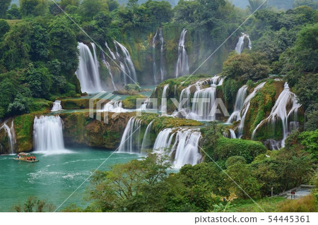 The largest waterfall in Asia spanning China and Vietnam 54445361
