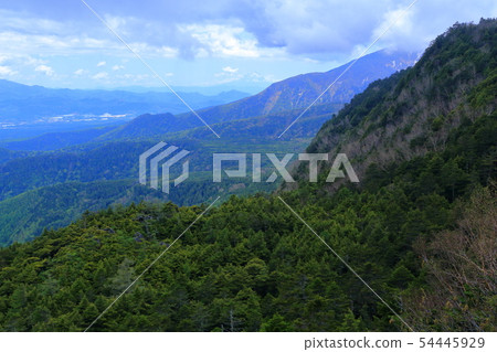 Yatsugatake在春天，富士山南部的山。 54445929