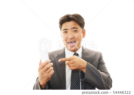 有智能手機的一個微笑的人 有智能手機的一個微笑的人 54446322