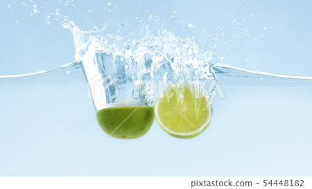Green fresh limes with clear water splash and drops Green fresh limes with clear water splash and drops 54448182