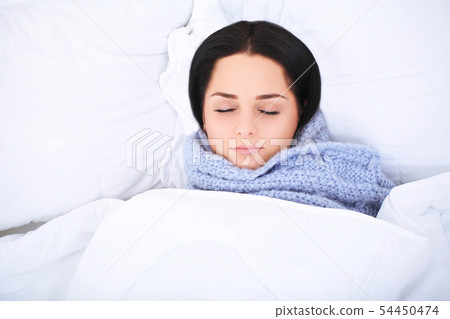 Beautiful woman lying and sleep on the snowy bed Beautiful woman lying and sleep on the snowy bed 54450474