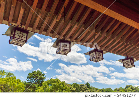 Nara Prefecture Ebarahara Shrine background of the blue sky Nara Prefecture Ebarahara Shrine background of the blue sky 54451277