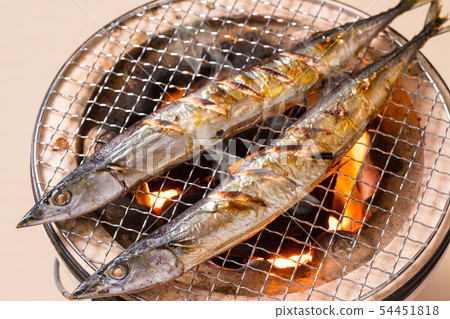 烘烤秋天香魚 54451818