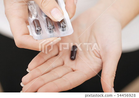 Acceptance of drugs. Self-treatment at home. Pills prescribed by your doctor. Acceptance of drugs. Self-treatment at home. Pills prescribed by your doctor. 54456928