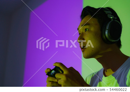 [Image of e-Sports] Image of game players excited at network online competition 54460022