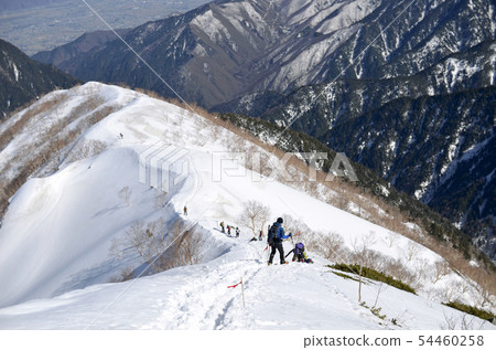 爬雪山 爬雪山 54460258