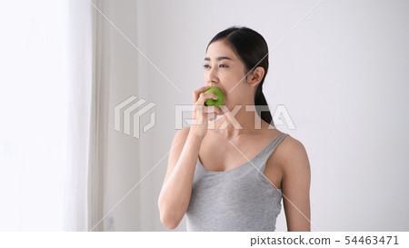 Healthy concept. Asian girls are reducing eating 54463471