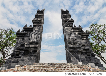 Balinese Hindu gates in Budhist temple 54465283