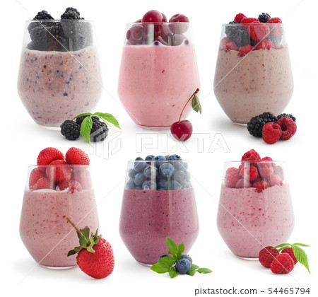 Berry smoothie cokctalis Berry smoothie cokctalis 54465794