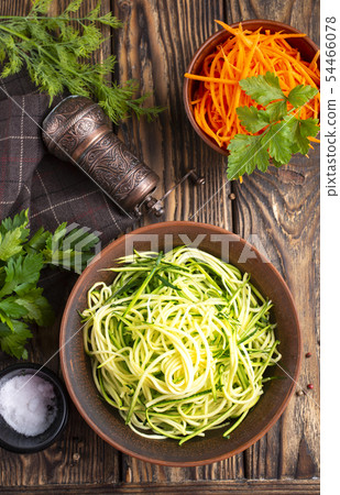 Zucchini noodles 54466078