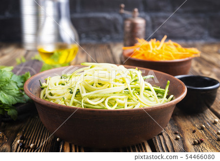 Zucchini noodles 54466080