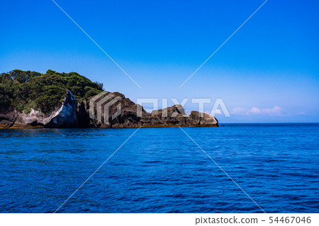 (Shizuoka Prefecture) Dogashima and caves Dogashima seen from the ship 54467046