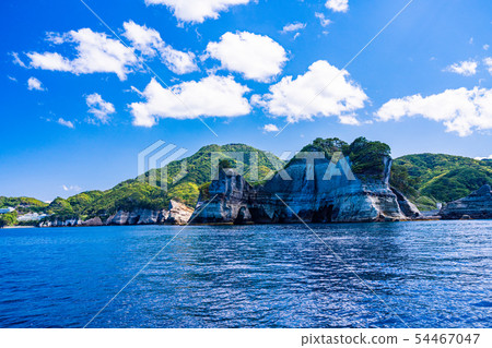 (Shizuoka Prefecture) Dogashima and caves Dogashima seen from the ship 54467047