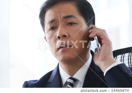 Businessman (smartphone) 54469974