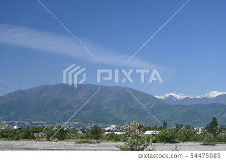 Spring in the form of a comb in the shape of a comb-shaped mountain and the Southern Alps Spring in the form of a comb in the shape of a comb-shaped mountain and the Southern Alps 54475085