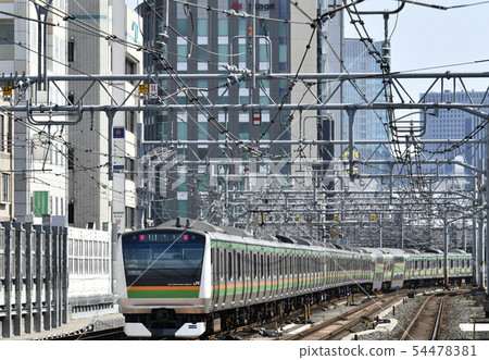 在日本的東京都市風景通過Okachimachi駐地的火車 54478381