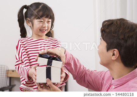 Parenting, childhood and family life concept photo 474 54480118