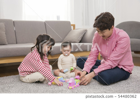Parenting, childhood and family life concept photo 127 54480362