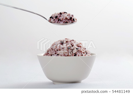 Assortment of Various grains and rice in bowls. 027 54481149