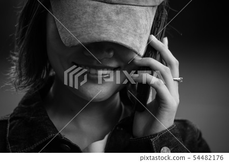 Woman to call 54482176