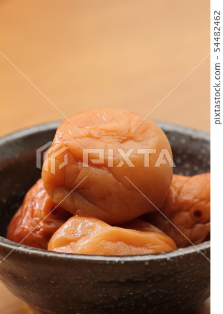 Honey plum (seasoned pickled plum) 54482462