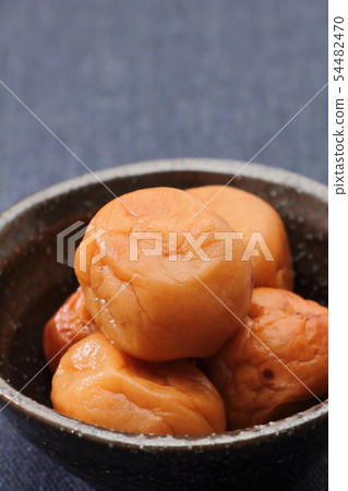 Honey plum (seasoned pickled plum) 54482470