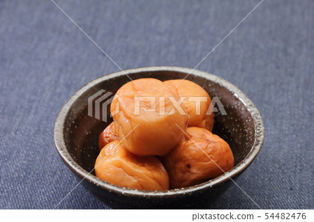 Honey plum (seasoned pickled plum) 54482476