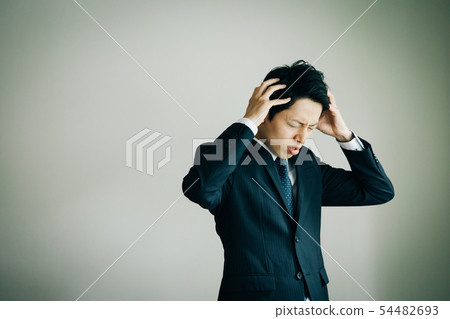 舉行頂頭日本男性麻煩震動的商人 54482693