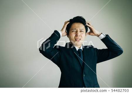 舉行頂頭日本男性麻煩震動的商人 54482703