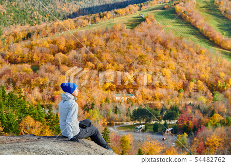 Woman hiking at Artist's Bluff in autumn 54482762