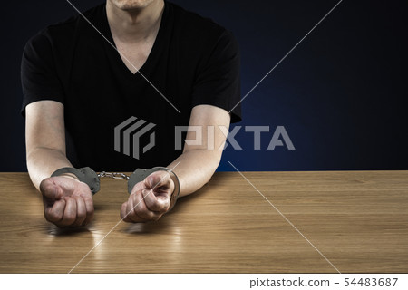 戴著手銬的男子復制空間 54483687