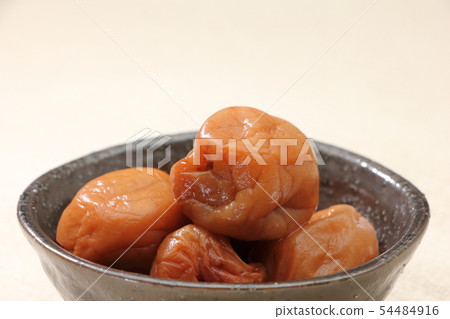 Honey plum (seasoned pickled plum) 54484916